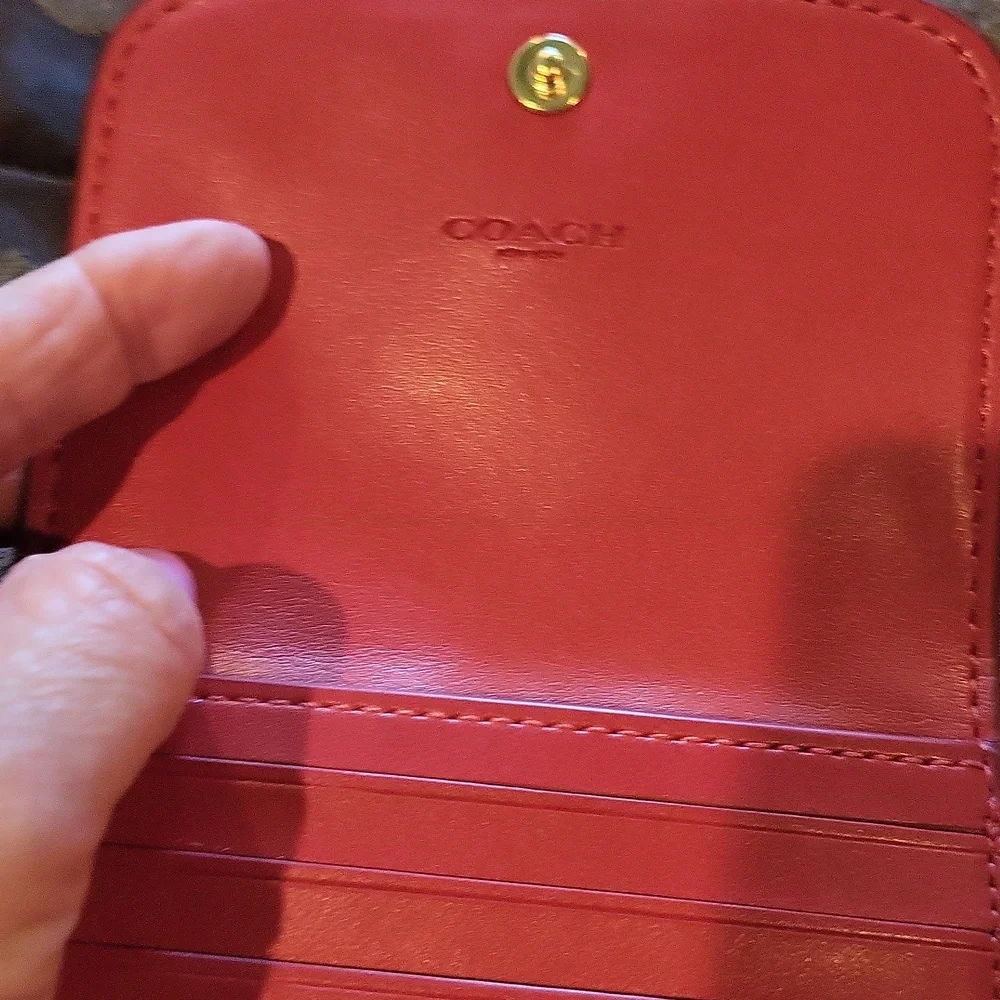 Coach leather small wallet sig leather inside red leather new dust cover 🎶